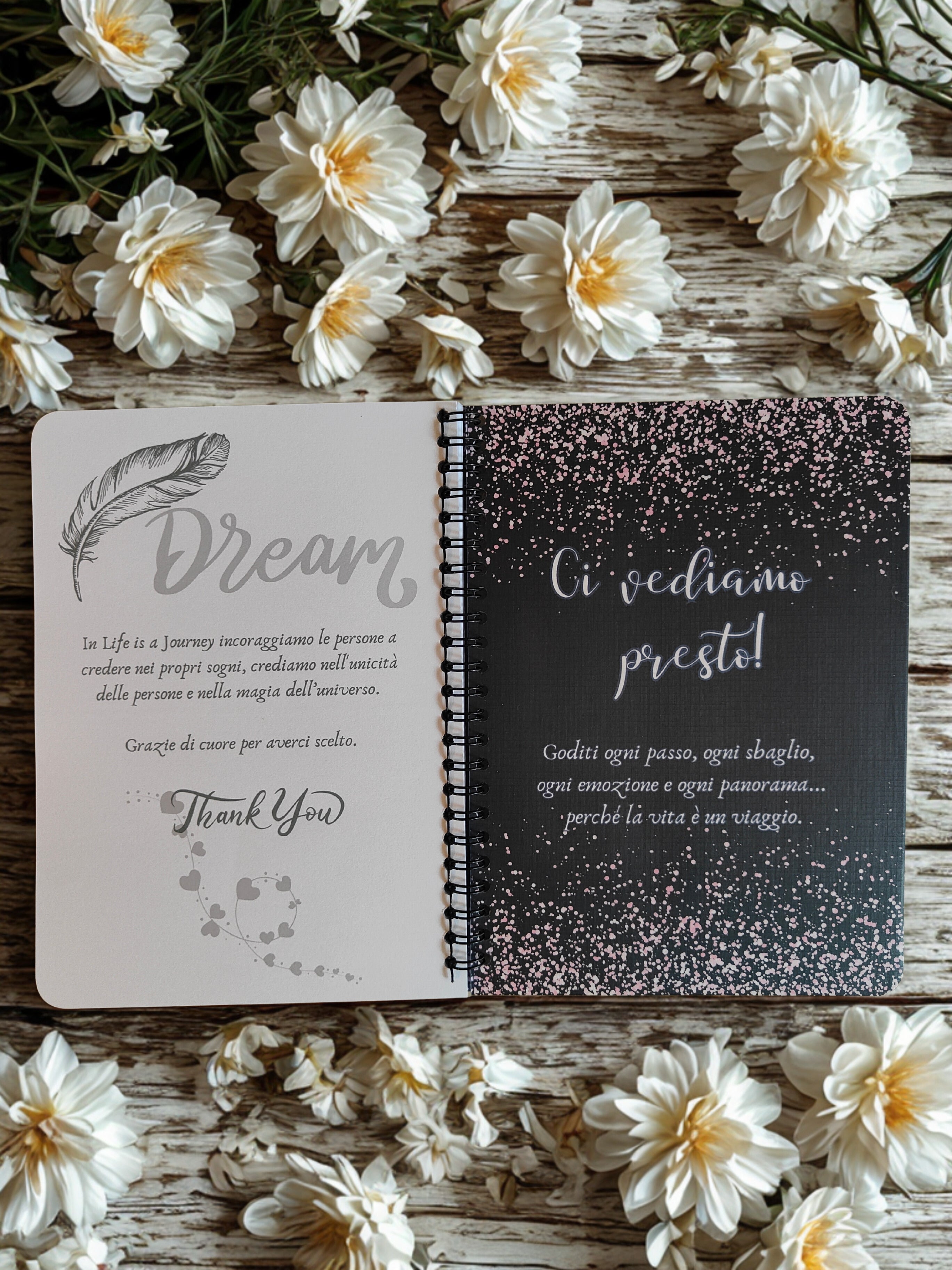 Quaderno artigianale illustrato "L'essenza dei sogni" - gatto sulla luna e frasi ispirazionali